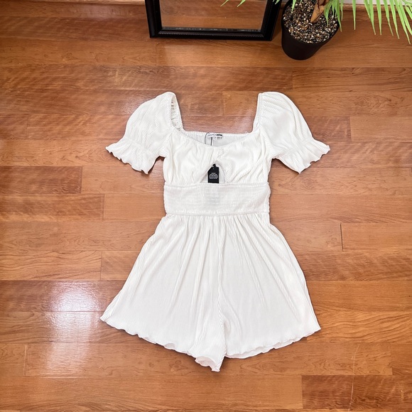 NWT Nicolette Plisse Romper - Picture 5 of 13